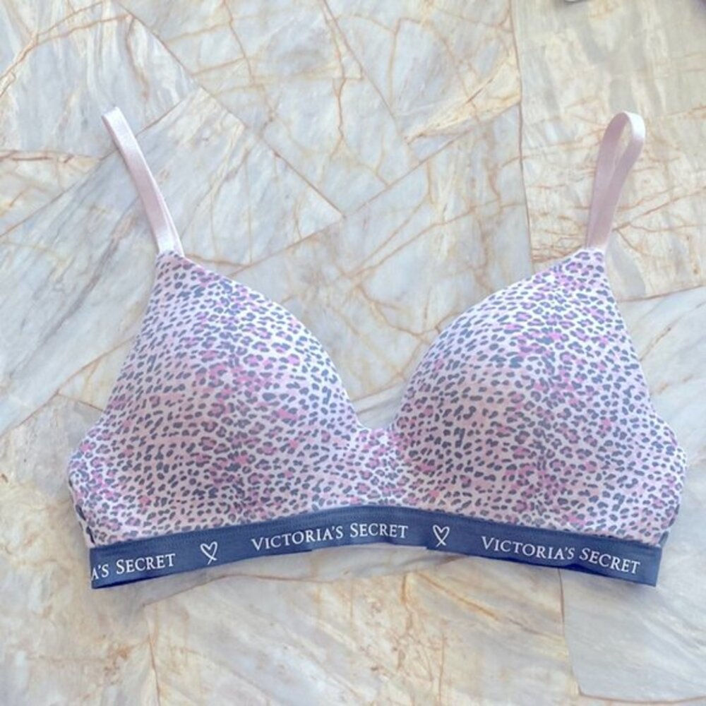 VS THE T-SHIRT Lightly-Lined Wireless Bra 34A